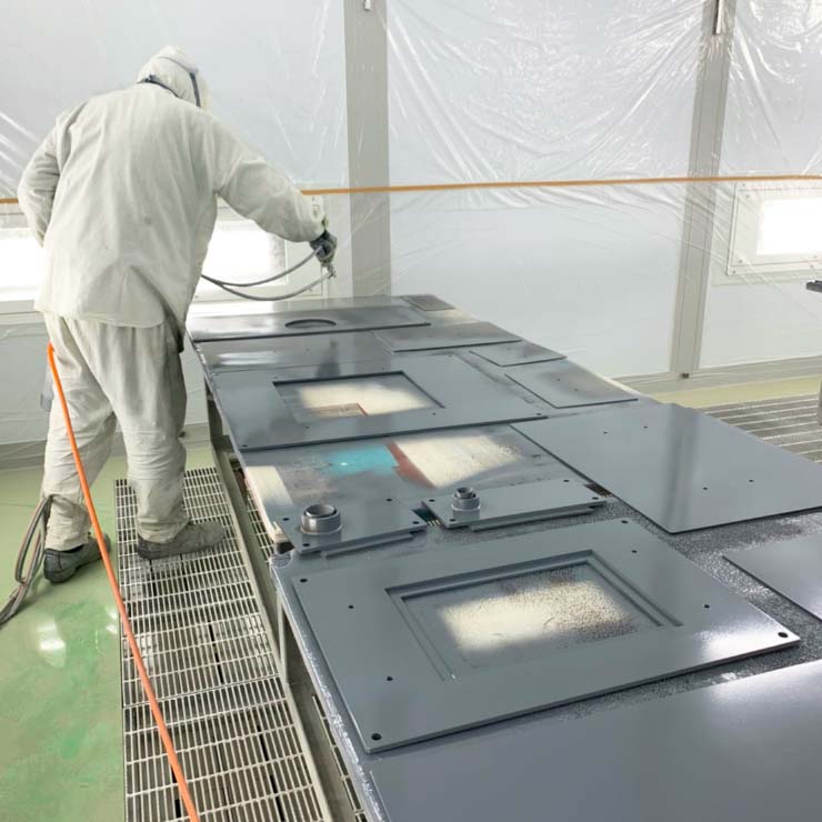 工作機械周辺装置の塗装作業